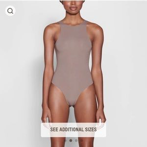 SKIMS FITS EVERYBODY HIGH NECK BODYSUIT